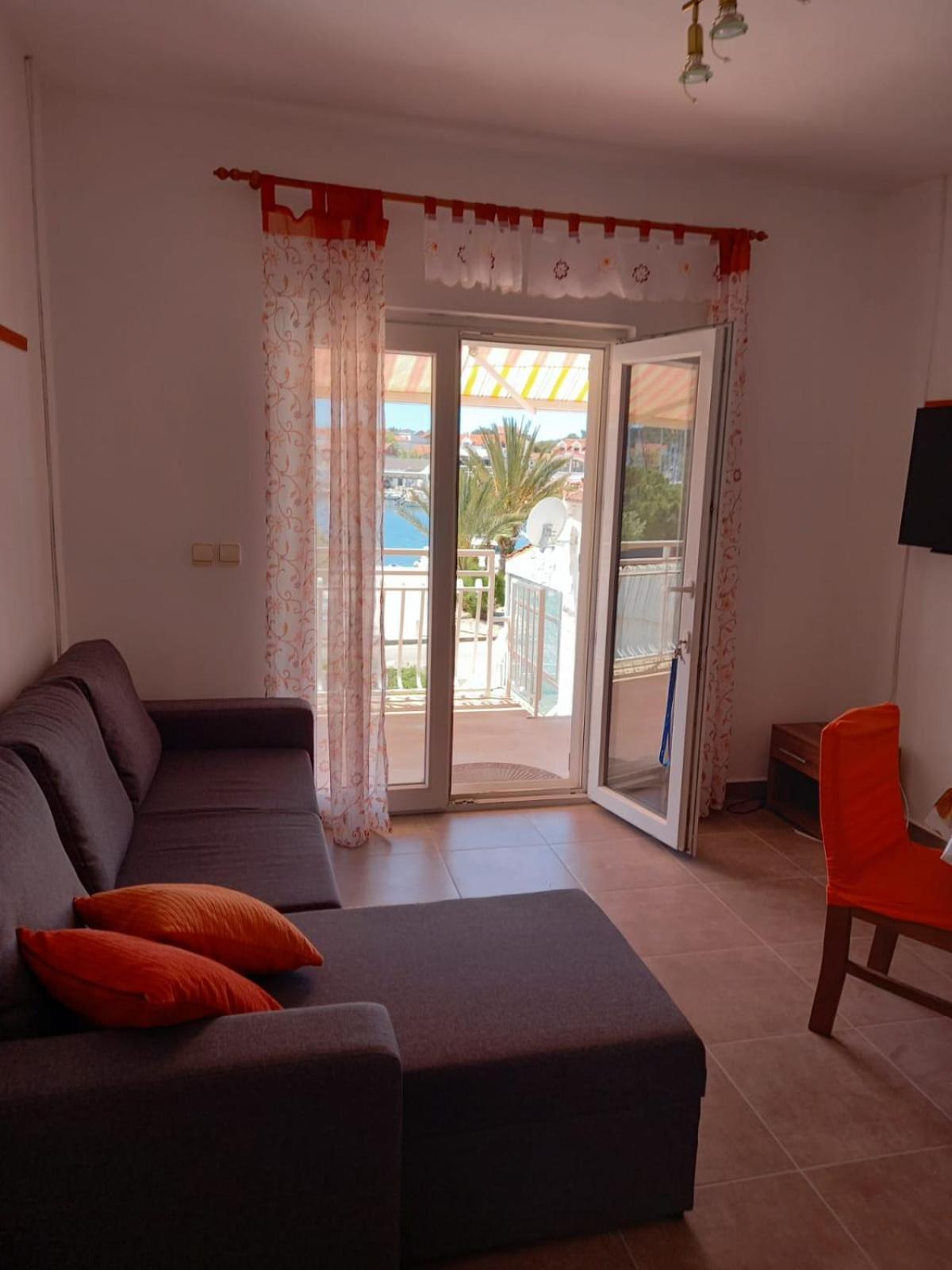 Apartman Rebeka Jezera Exterior foto