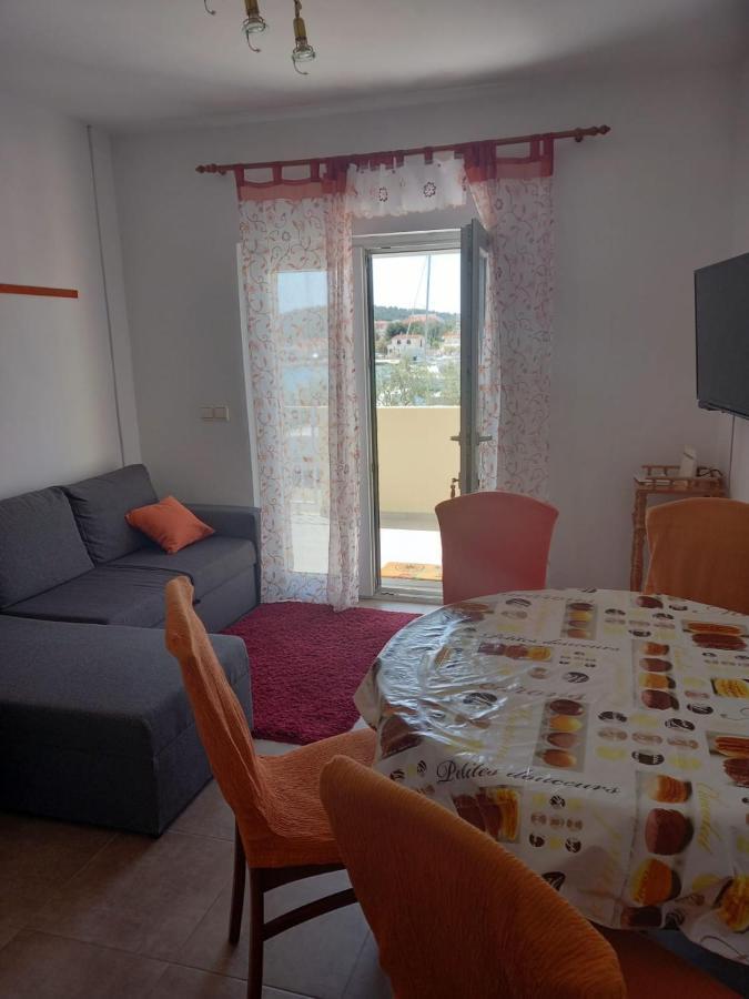 Apartman Rebeka Jezera Exterior foto