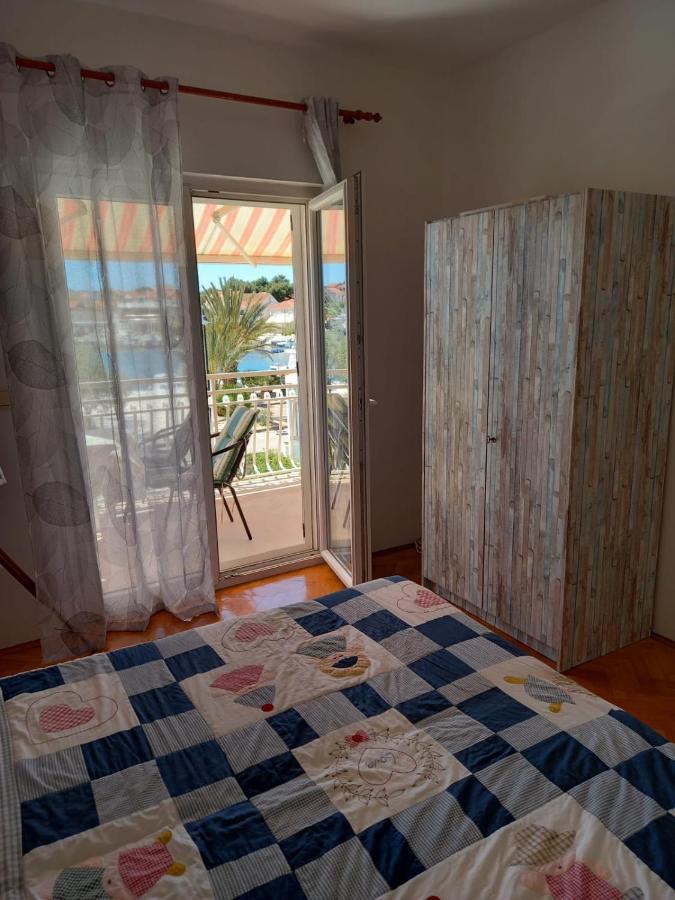 Apartman Rebeka Jezera Exterior foto