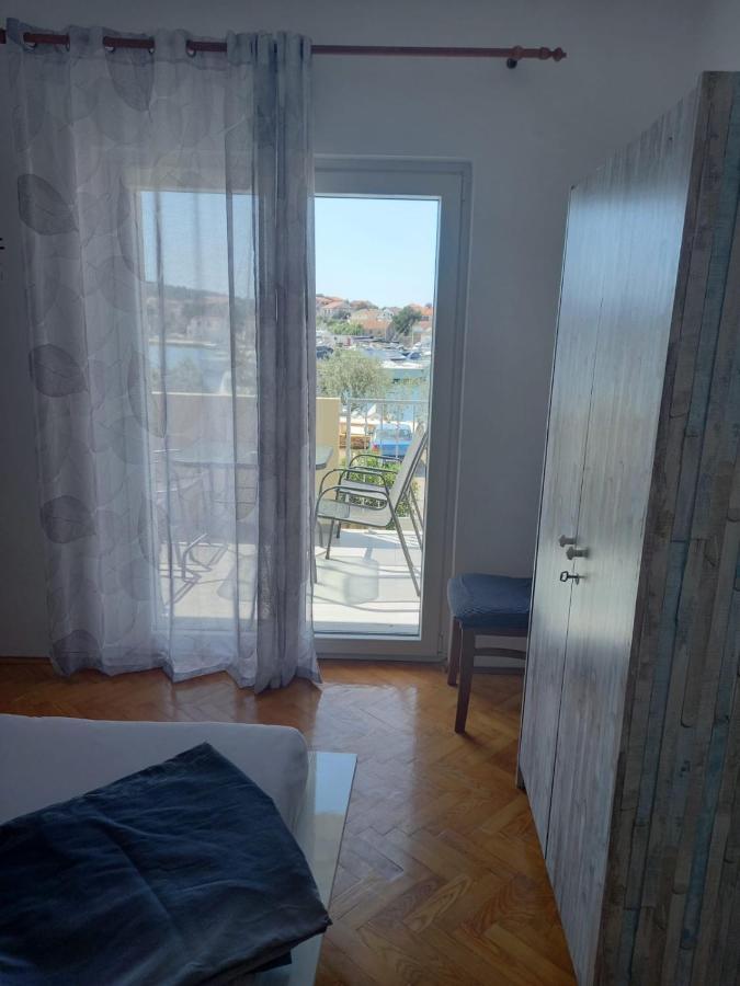Apartman Rebeka Jezera Exterior foto